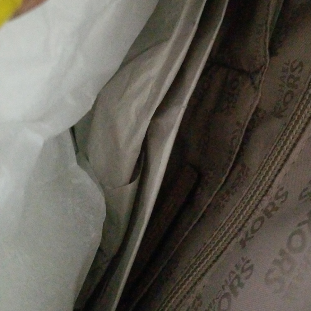 PRICE REDUCED LARGE Grayson vanilla satchel bag - Picture 5 of 8